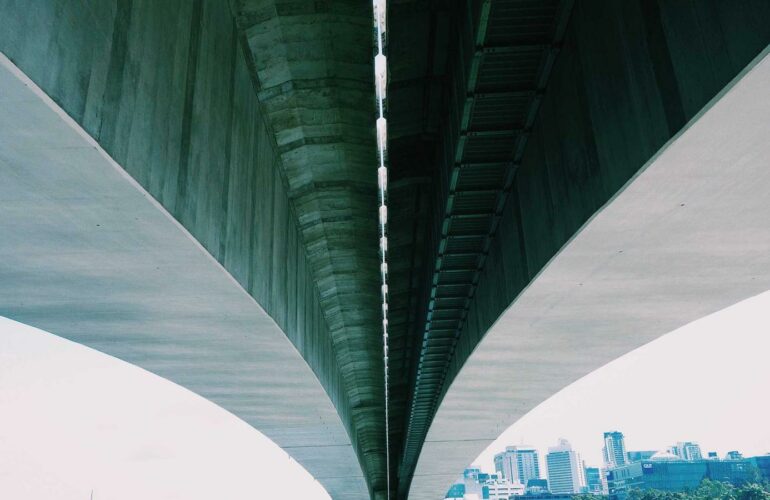 Douleurs articulaires au réveil : pourquoi c’est pire le matin