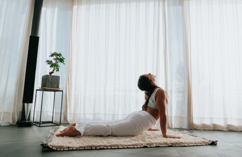 Douleurs épaules et dos : l’erreur posture la plus fréquente